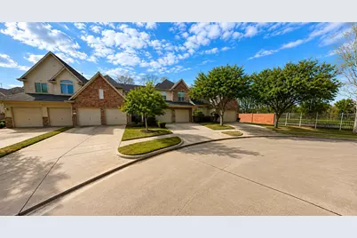 2219 Ridge Wood Lane, Sugar Land, TX 77479 - Photo 2
