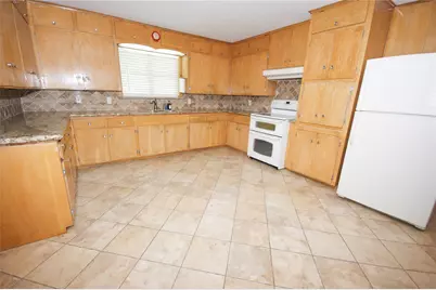 6733 Pecanwood Street, Hitchcock, TX 77563 - Photo 2