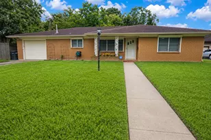 6733 Pecanwood St, Hitchcock, TX 77563 - Photo 1