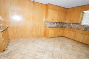 6733 Pecanwood St, Hitchcock, TX 77563 - Photo 6