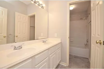 43 S Lace Arbor Drive, The Woodlands, TX 77382 - Photo 18