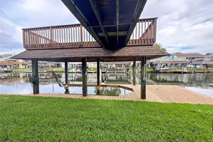 1031 Redfish St, Bayou Vista, TX 77563 - Photo 2