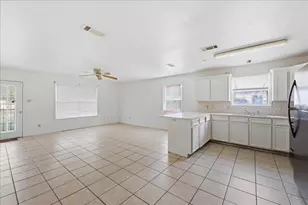 2020 Poplar St, Beaumont, TX 77701 - Photo 12