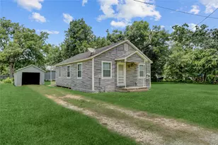 215 E Dahlgren Ave, Wharton, TX 77488 - Photo 1