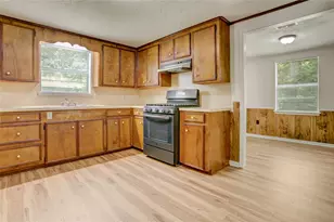 215 E Dahlgren Ave, Wharton, TX 77488 - Photo 8