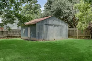 215 E Dahlgren Ave, Wharton, TX 77488 - Photo 2