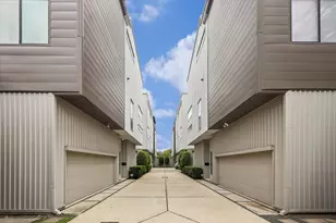 1153 W 17th St, Houston, TX 77008 - Photo 2