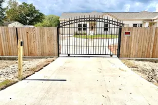 9508 Quaker Ct, Rosharon, TX 77583 - Photo 2