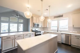 303 Vineyard Ct, Alvin, TX 77511 - Photo 8