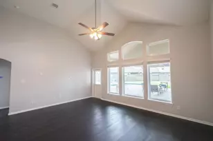 303 Vineyard Ct, Alvin, TX 77511 - Photo 14