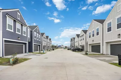 321 Charlock St Street, Houston, TX 77022 - Photo 2