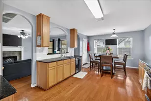 924 Chad Ln, Baytown, TX 77521 - Photo 8