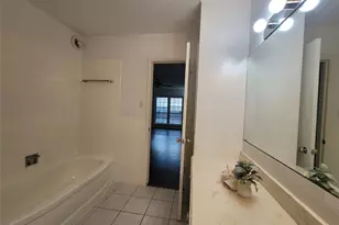 2700 Bellefontaine St, Houston, TX 77025 - Photo 22