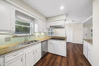 6226 Bankside Drive, Houston, TX 77096 - Photo 8