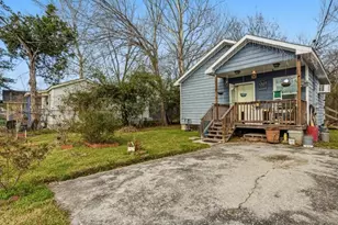1802 Fort Worth St, Baytown, TX 77520 - Photo 2