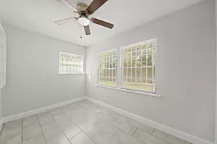 6718 Crestridge St, Houston, TX 77033 - Photo 10