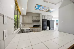 16202 Mill Point Dr, Houston, TX 77059 - Photo 12