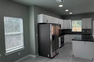 129 S 10th St, Conroe, TX 77301 - Photo 6