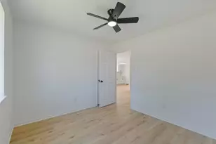 221 N Baron St, Bellville, TX 77418 - Photo 22
