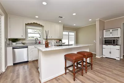 105 W Saunders Street, League City, TX 77573 - Photo 12