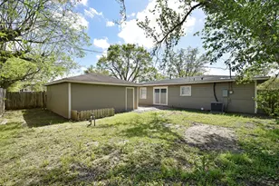 105 W Saunders St, League City, TX 77573 - Photo 28