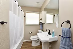 105 W Saunders St, League City, TX 77573 - Photo 24