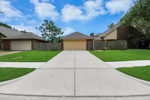 1003 Clarenda Falls Dr, Sugar Land, TX 77479 - Photo 2