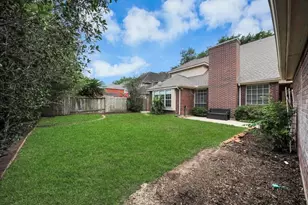 1003 Clarenda Falls Dr, Sugar Land, TX 77479 - Photo 8
