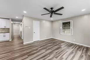1409 20th St, Huntsville, TX 77340 - Photo 4
