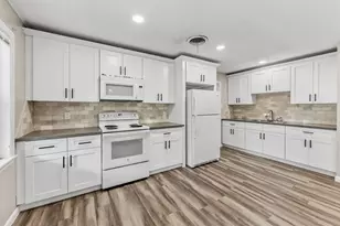 1409 20th St, Huntsville, TX 77340 - Photo 6
