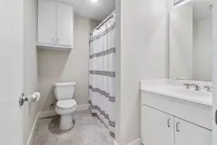 8715 Meadowcroft Dr, Houston, TX 77063 - Photo 10