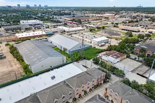 8715 Meadowcroft Dr, Houston, TX 77063 - Photo 32