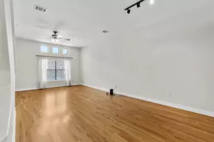 8715 Meadowcroft Dr, Houston, TX 77063 - Photo 10