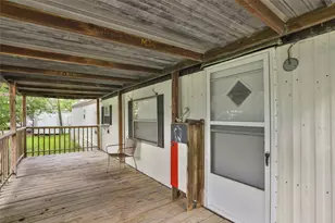 204 1/2 Kerry Rd, Highlands, TX 77562 - Photo 6