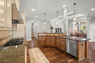 11 Canoe Bend Dr, Spring, TX 77389 - Photo 10