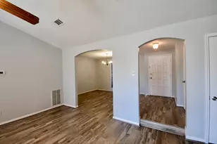 11846 S Marianne Cir, Houston, TX 77071 - Photo 2