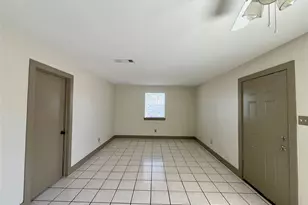 1042 W Village Ct, Pasadena, TX 77506 - Photo 8