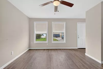 315 Acacia Street, Lake Jackson, TX 77566 - Photo 4