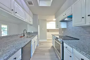 1618 Live Oak Hollow St, Pearland, TX 77581 - Photo 12