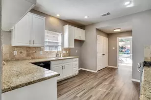 13611 Country Green Ct, Houston, TX 77059 - Photo 12