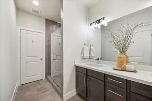 8534 Madeleine Rose Ln, Houston, TX 77055 - Photo 10