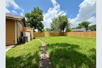 1105 Melbourne Street, Houston, TX 77022 - Photo 12