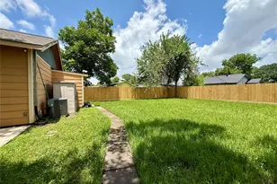 1105 Melbourne St, Houston, TX 77022 - Photo 12
