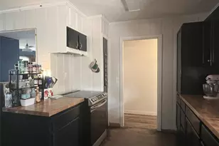 909 Peach St, El Campo, TX 77437 - Photo 8