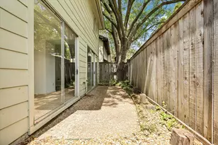 201 Vanderpool Ln, Houston, TX 77024 - Photo 28