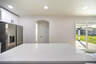 4830 Teton St, Houston, TX 77033 - Photo 10