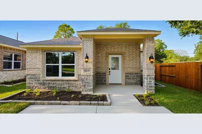 142B College Street, Fresno, TX 77545 - Photo 1