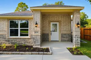 142B College St, Fresno, TX 77545 - Photo 1