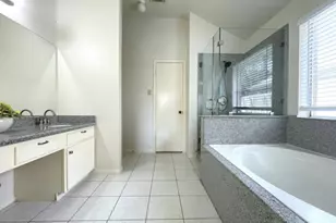 15514 Heritage Country Ct, Friendswood, TX 77546 - Photo 12