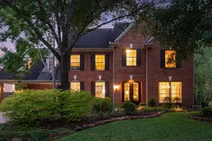 11 Mirror Ridge Ct, The Woodlands, TX 77382 - Photo 2